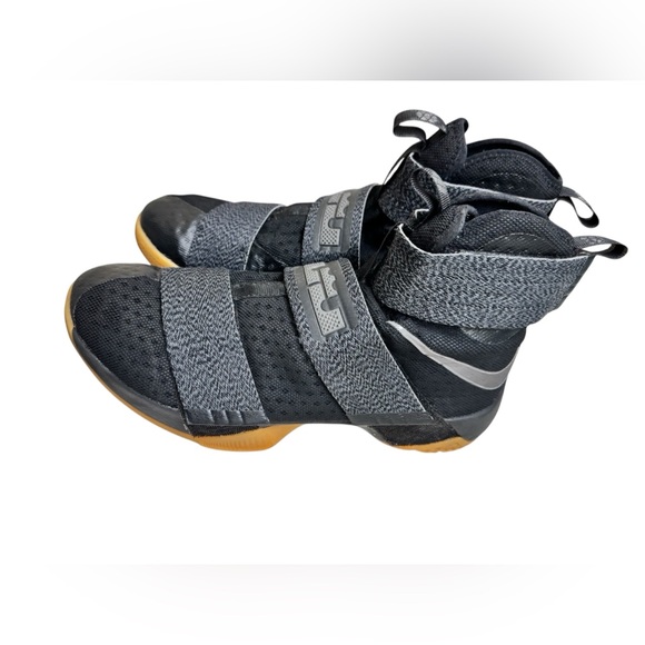 NIKE ZOOM LEBRON SOLDIER 10
TITLE TRADITION - Picture 10 of 14